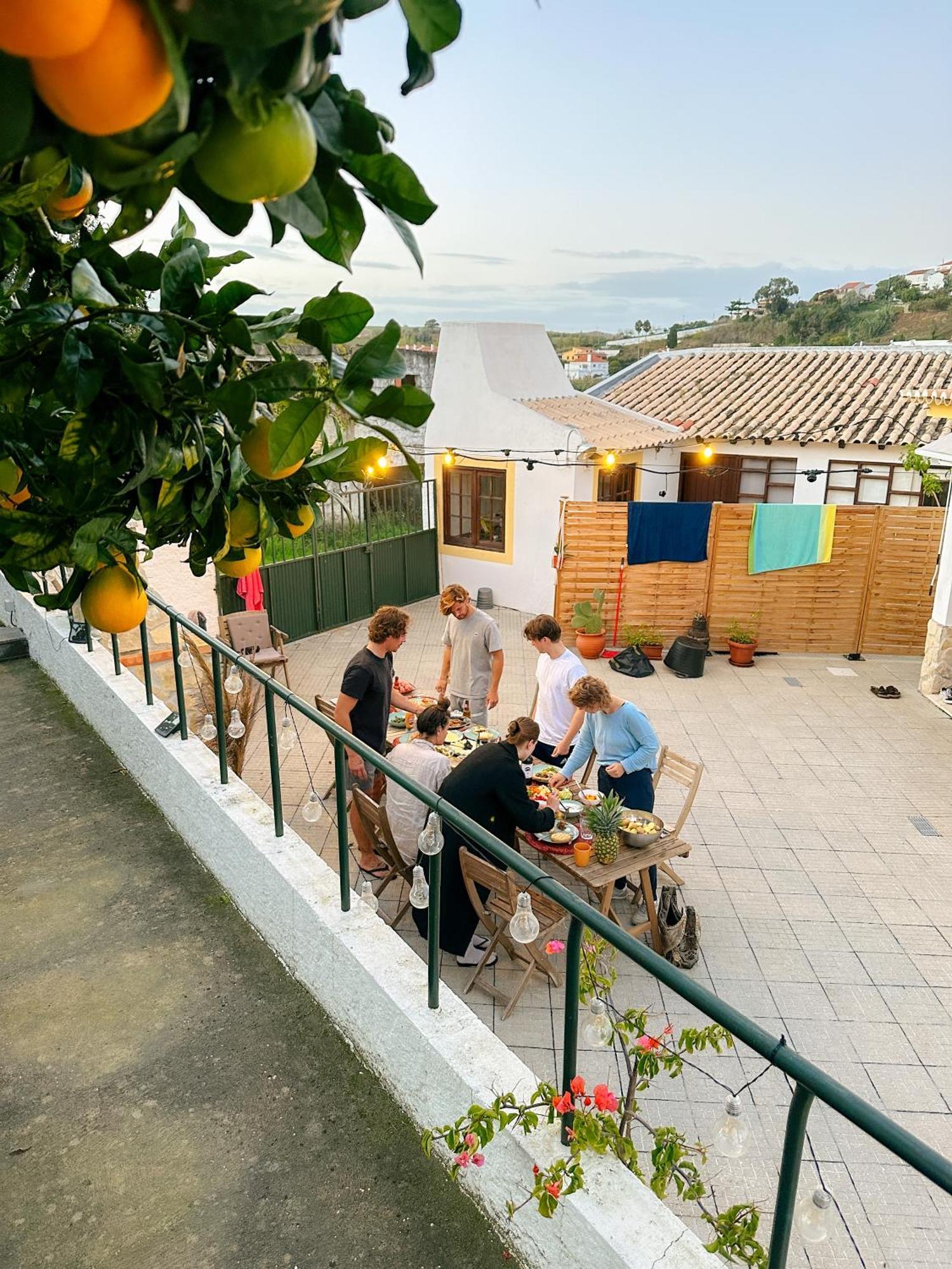 The Far End Surf House - Surf & Yoga Holidays Lourinhã Exteriér fotografie
